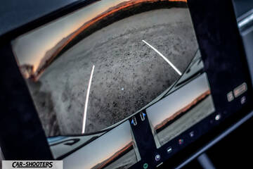 Tesla Model X – dashboard, backup camera display on touchscreen