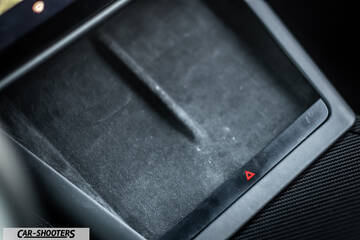Tesla Model X – interior, center console storage compartment