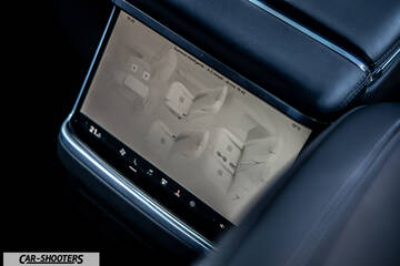 Tesla Model X – detail, rear touch screen display