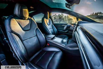 Tesla Model X – interior, leather front seats