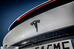 Tesla Model X – detail, rear badge close-up