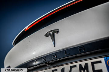 Tesla Model X – detail, rear badge close-up