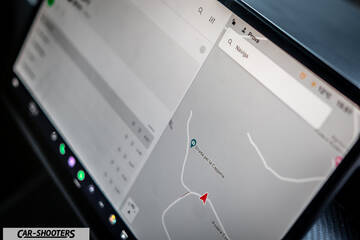 Tesla Model X – dashboard, large touchscreen infotainment system