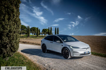 Tesla Model X – front three-quarter, white on a country road