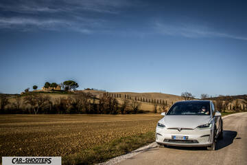 Tesla Model X – front three-quarter, white on a country road