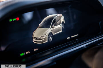 Tesla Model X – dashboard, digital infotainment screen