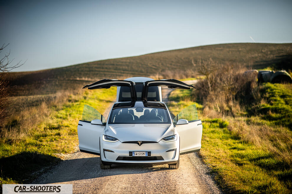Tesla Model X – front three-quarter, white on a country road