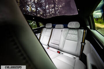 Polestar 4 – interior, white leather rear seats