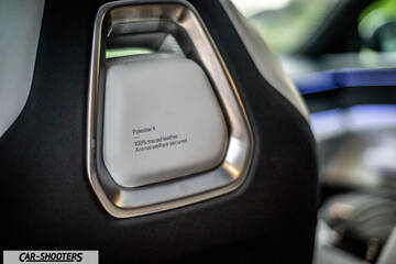 Polestar 4 – detail, leather front seat back