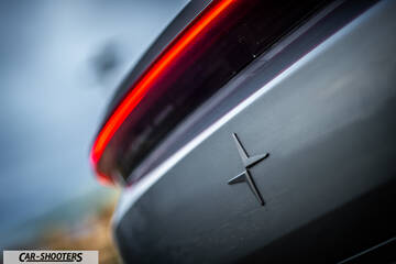 Polestar 4 – detail, rear emblem close-up