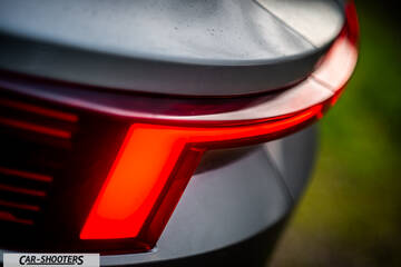 Polestar 4 – detail, taillight close-up
