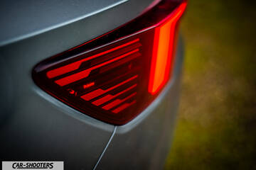 Polestar 4 – detail, taillight close-up