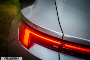 Polestar 4 – detail, taillight close-up