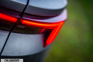 Polestar 4 – detail, taillight close-up