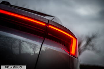 Polestar 4 – detail, taillight close-up