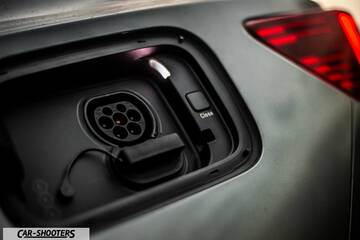 Polestar 4 – detail, charging port close up