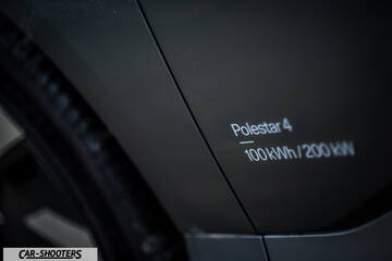 Polestar 4 – detail, badging close-up