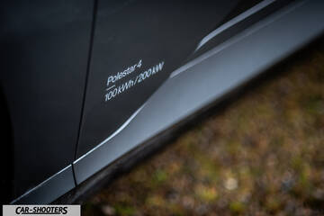 Polestar 4 – detail, side panel text detail