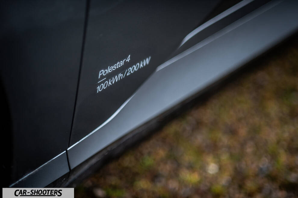 Polestar 4 – detail, side panel text detail