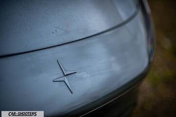 Polestar 4 – detail, emblem close-up