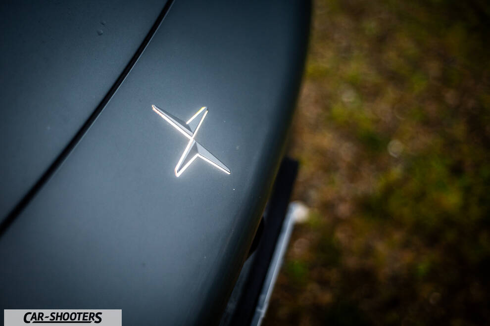 Polestar 4 – detail, emblem close-up