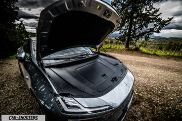Polestar 4 – engine bay, open frunk on a dirt road