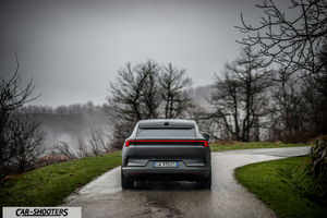 Polestar 4 – rear view, grey on a country road