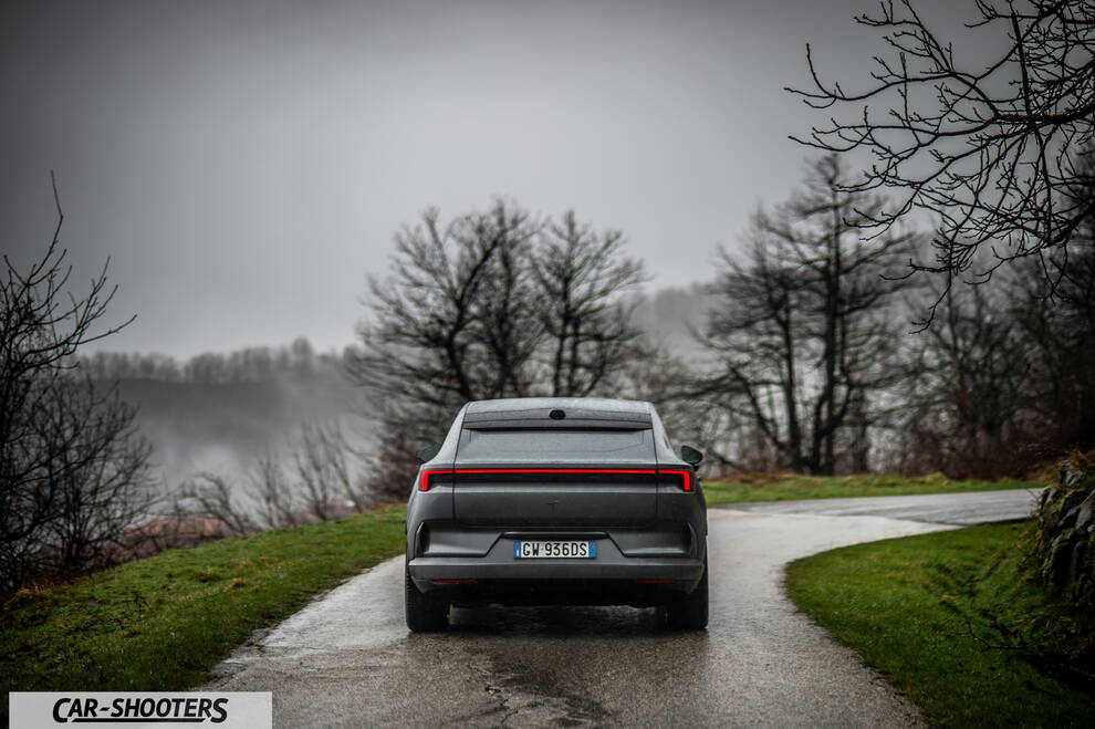 Polestar 4 – rear view, grey on a country road