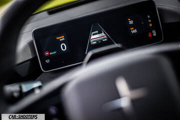 Polestar 4 – dashboard, digital instrument cluster