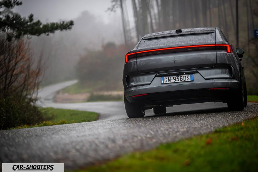 Polestar 4 – rear view, grey metallic on a country road