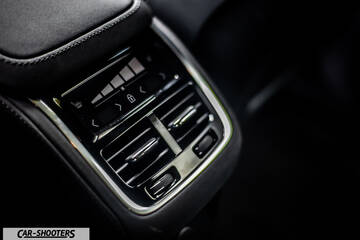 Volvo XC90 2025 – interior, rear climate control vents