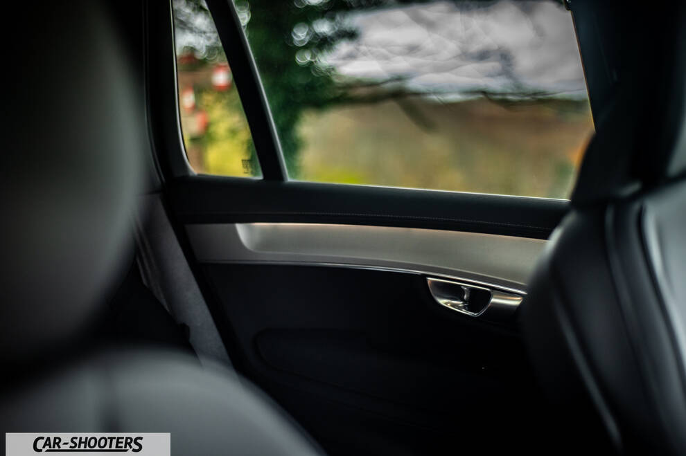 Volvo XC90 2025 – interior, rear passenger door interior trim