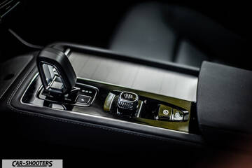 Volvo XC90 2025 – interior, center console shifter