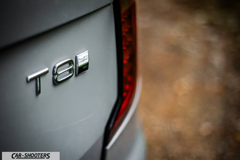 Volvo XC90 2025 – detail, emblem close-up