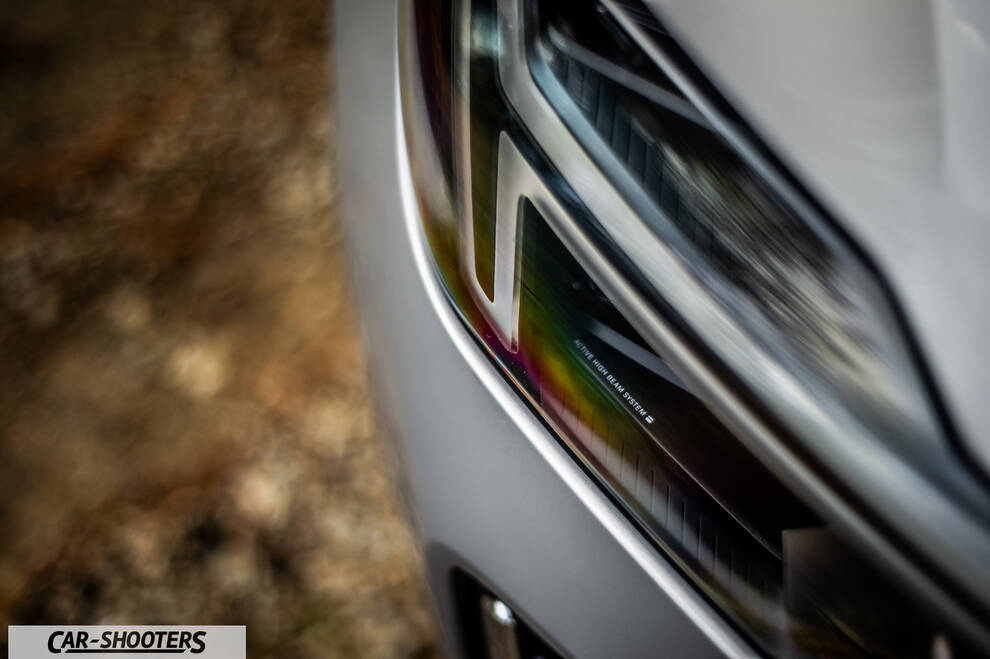Volvo XC90 2025 – detail, headlight close-up
