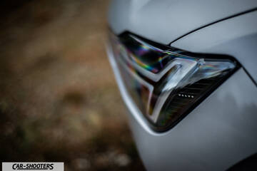 Volvo XC90 2025 – detail, headlight close-up
