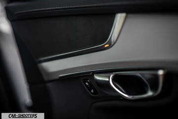 Volvo XC90 2025 – detail, interior door panel close-up