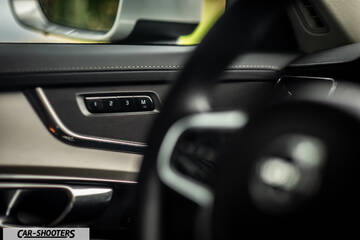 Volvo XC90 2025 – interior, door panel memory buttons