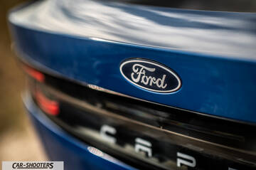 Ford Capri – detail, emblem close-up