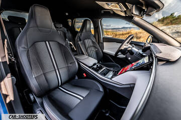 Ford Capri – interior, leather front seats