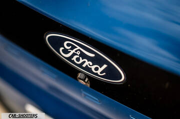 Ford Capri – detail, emblem close-up