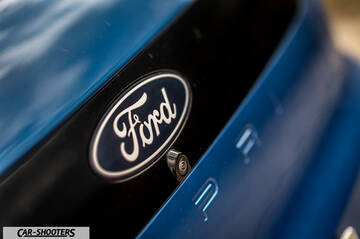 Ford Capri – detail, emblem close-up