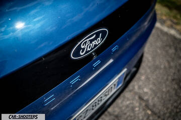 Ford Capri – detail, emblem close-up