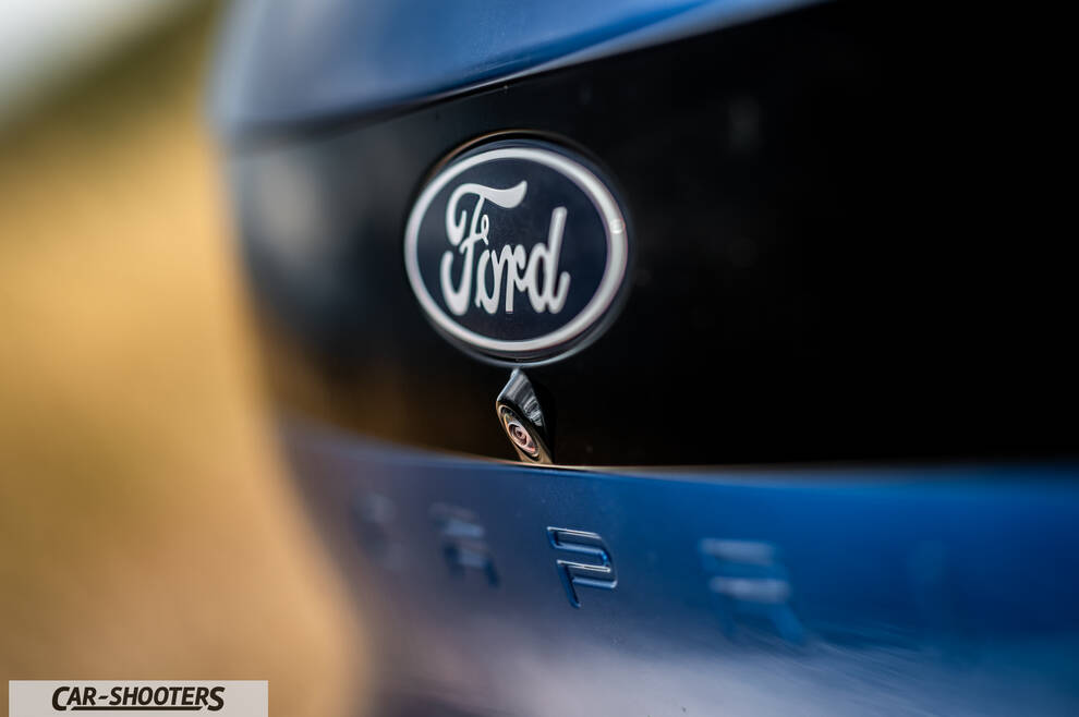 Ford Capri – detail, emblem close-up