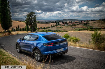 Ford Capri – rear three-quarter, blue on a country road
