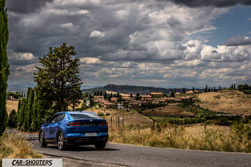 Ford Capri – rear three-quarter, blue on a country road
