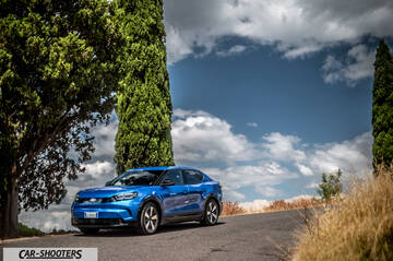 Ford Capri – front three-quarter, blue on a scenic road