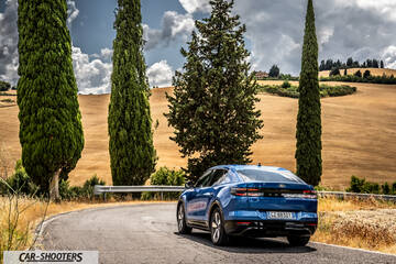 Ford Capri – rear three-quarter, blue on a country road