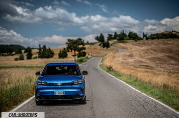 Ford Capri – front three-quarter, blue on a country road