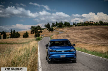 Ford Capri – front three-quarter, blue on a country road